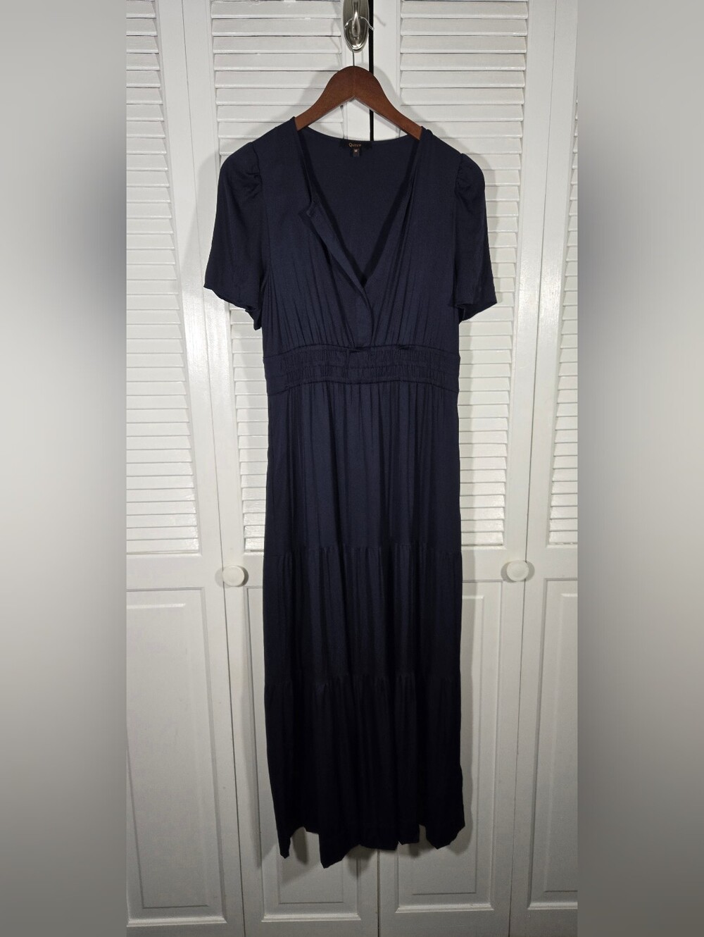 Quince Washable Stretch Silk Tiered Navy Short Sleeve V Neck Dress Sz M